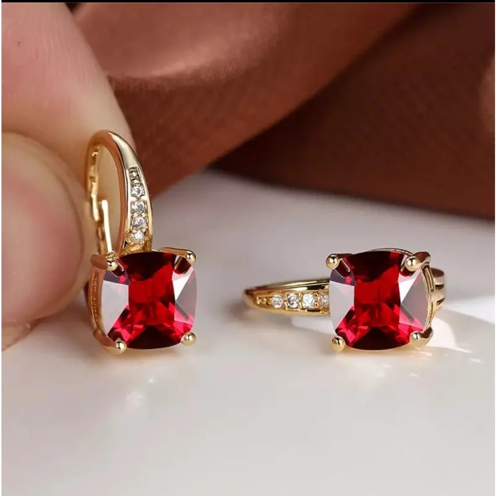 New Womans 7.00 ct Garnet .38 ct White Sapphire 14kt Yellow Gold Drop Earrings